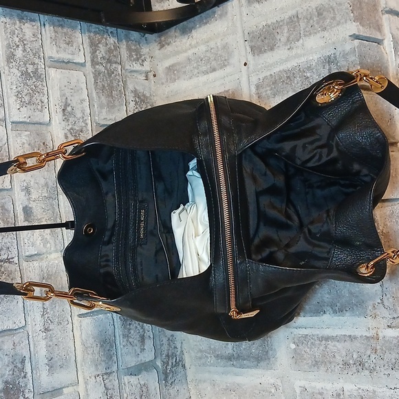 Michael Kors Lillie Large Pebbled Leather Shoulder Bag – Black | Excellent Condi - Picture 4 of 5